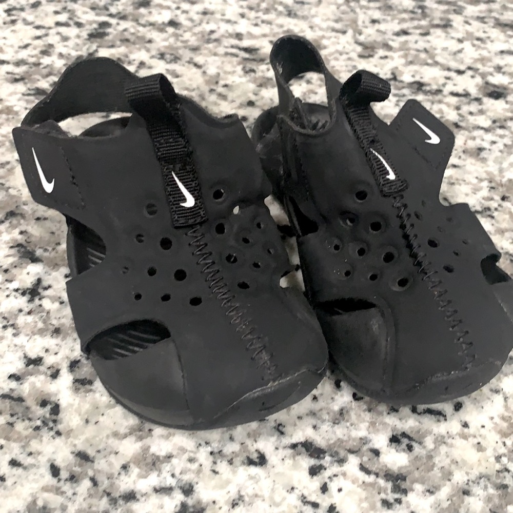 Nike toddler sandals 7C